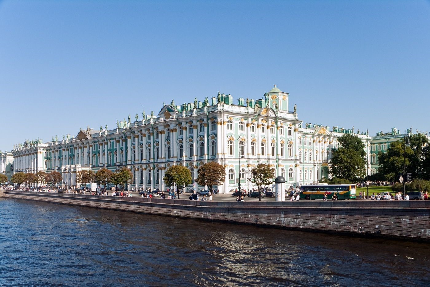 Осфр по санкт петербургу. Дворцовая набережная зимний дворец. Зимний дворец Санкт-Петербург с Невы. Дворцовая набережная с Невы. Питер набережная Эрмитаж Дворцовая набережная.